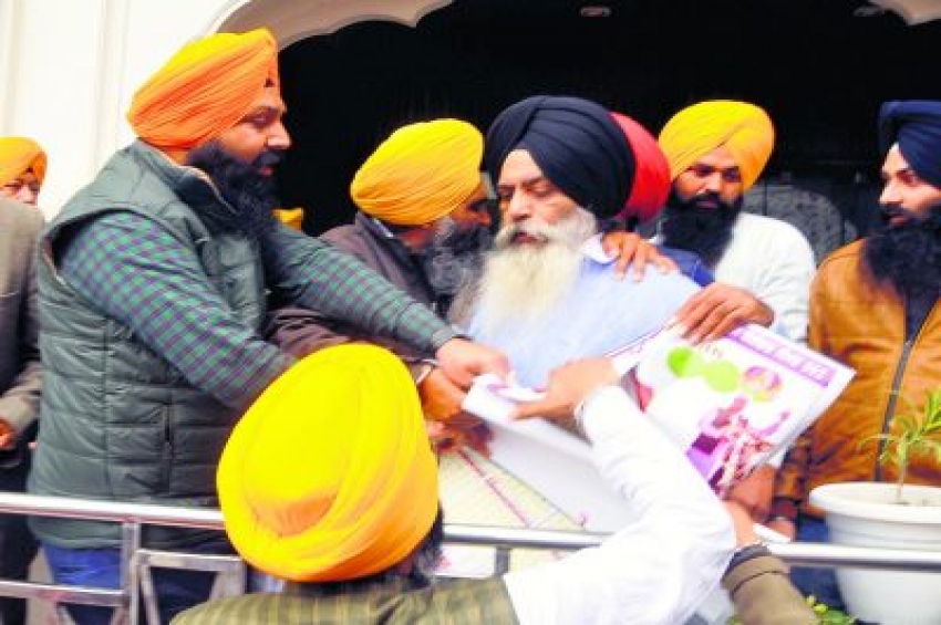 ਦਲ ਖਾਲਸਾ ਤੇ ਸ਼੍ਰੋਮਣੀ ਕਮੇਟੀ ਮੁਲਾਜ਼ਮਾਂ &rsquo;ਚ ਖਿੱਚ-ਧੂਹ