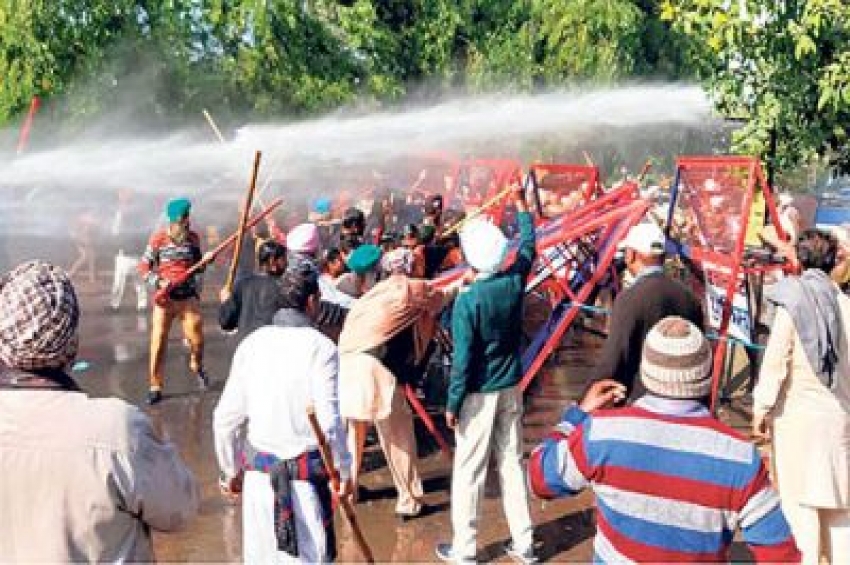 ਜਿਨਸੀ ਸ਼ੋਸ਼ਣ: ਪੁਲੀਸ ਨਾਲ ਝੜਪ &rsquo;ਚ ਪੀੜਤ ਡਾਕਟਰ ਨੂੰ ਸੱਟਾਂ ਵੱਜੀਆਂ