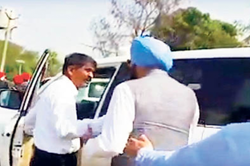 ਰਾਣਾ ਸੋਢੀ ਨੂੰ ਕੈਪਟਨ ਦੇ ਕਾਫ਼ਲੇ ਦੀ ਗੱਡੀ &rsquo;ਚ ਬੈਠਣ ਤੋਂ ਰੋਕਿਆ
