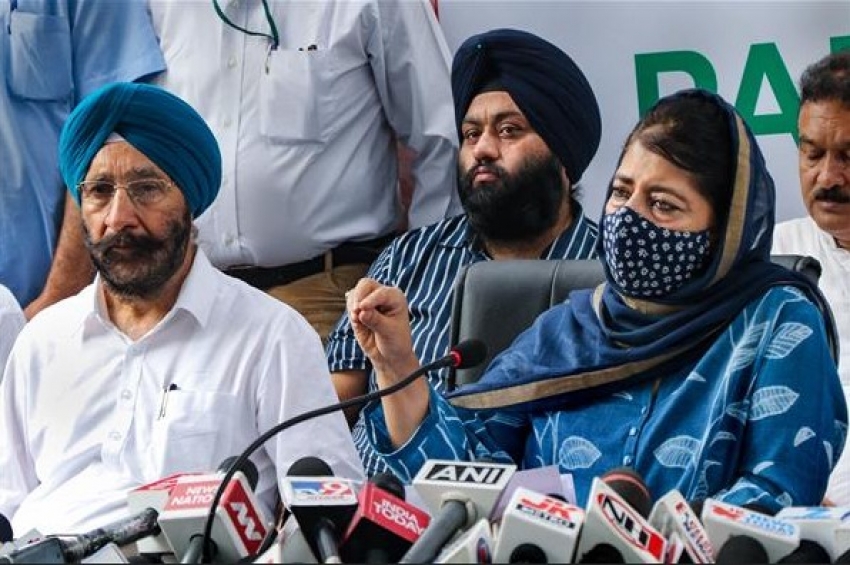ਕੇਂਦਰ ਦੀਆਂ ਨਜ਼ਰਾਂ &rsquo;ਚ ਸਰਦਾਰ ਖ਼ਾਲਿਸਤਾਨੀ, ਅਸੀਂ ਪਾਕਿਸਤਾਨੀ ਤੇ ਸਿਰਫ਼ ਭਾਜਪਾ ਹਿੰਦੁਸਤਾਨੀ ਹੈ: ਮਹਿਬੂਬਾ