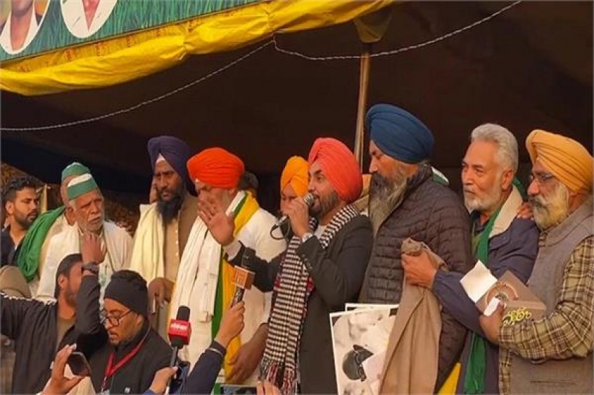 ਟਿਕੈਤ ਦੇ ਭਾਸ਼ਣ ਤੋਂ ਬਾਅਦ ਹੁਣ ਰਵਿੰਦਰ ਗਰੇਵਾਲ ਨੇ ਭਰਿਆ ਕਿਸਾਨਾਂ &rsquo;ਚ ਜੋਸ਼, ਹੌਂਸਲੇ ਕੀਤੇ ਬੁਲੰਦ