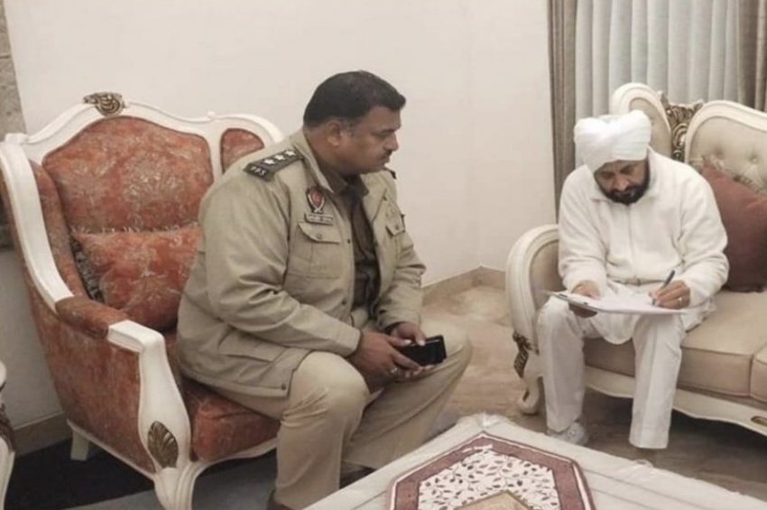 ਮਾਨਸਾ ਪੁਲੀਸ ਨੇ ਮੂਸੇਵਾਲਾ ਦੇ ਘਰ ਜਾ ਕੇ ਚੰਨੀ ਨੂੰ ਸੰਮਨ ਦਿੱਤੇ, 12 ਜਨਵਰੀ ਨੂੰ ਅਦਾਲਤ &rsquo;ਚ ਪੇਸ਼ ਹੋਣ ਲਈ ਕਿਹਾ