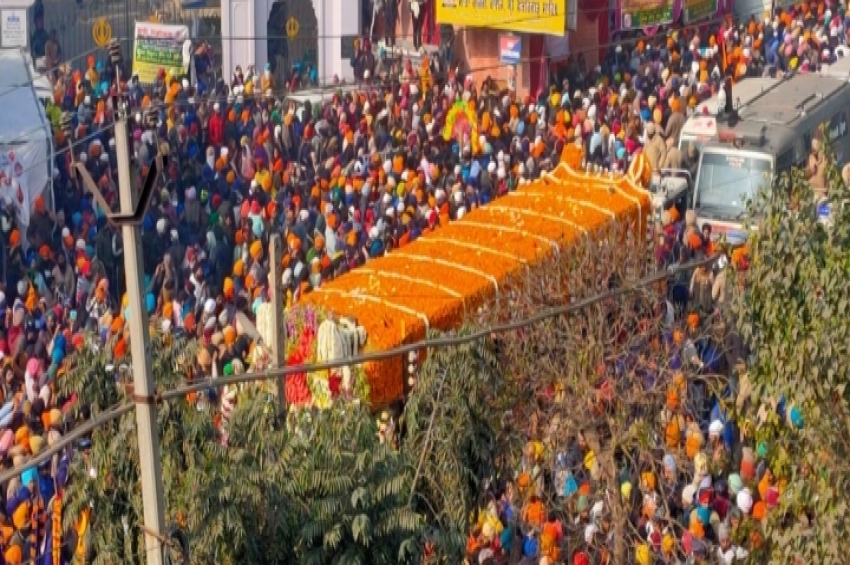 ਫ਼ਤਹਿਗੜ੍ਹ ਸਾਹਿਬ: ਸ਼ਹੀਦੀ ਸਭਾ &rsquo;ਚ ਵੱਡੀ ਗਿਣਤੀ &rsquo;ਚ ਸੰਗਤ ਪੁੱਜੀ, ਅਕਾਲ ਤਖ਼ਤ ਦੇ ਜਥੇਦਾਰ ਨੇ ਕੌਮ ਨੂੰ ਫੁੱਟਪਾਊ ਤਾਕਤਾਂ ਤੋਂ ਸੁਚੇਤ ਰਹਿਣ ਦਾ ਸੱਦਾ ਦਿੱਤਾ