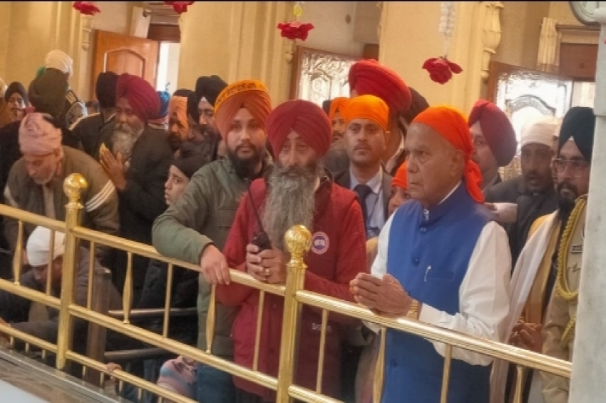 ਪੰਜਾਬ ਦੇ ਰਾਜਪਾਲ ਬਨਵਾਰੀ ਲਾਲ ਪੁਰੋਹਿਤ ਗੁਰਦੁਆਰਾ ਫ਼ਤਹਿਗੜ੍ਹ ਸਾਹਿਬ &rsquo;ਚ ਨਤਮਸਤਕ ਹੋਏ