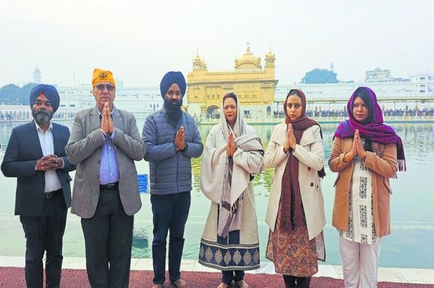 ਮੌਰੀਸ਼ਸ ਦੀ ਰਾਜਦੂਤ ਸ੍ਰੀ ਹਰਿਮੰਦਰ ਸਾਹਿਬ ਨਤਮਸਤਕ