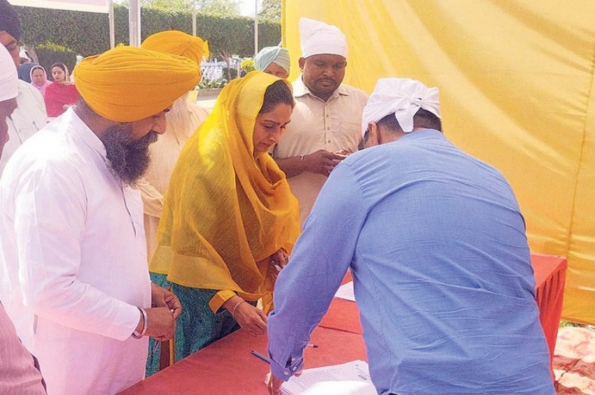 ਬੰਦੀ ਸਿੰਘਾਂ ਦੀ ਰਿਹਾਈ ਸਬੰਧੀ ਦਸਤਖ਼ਤੀ ਮੁਹਿੰਮ &rsquo;ਤੇ ਹਰਸਿਮਰਤ ਨੇ ਕੀਤੇ ਦਸਤਖ਼ਤ