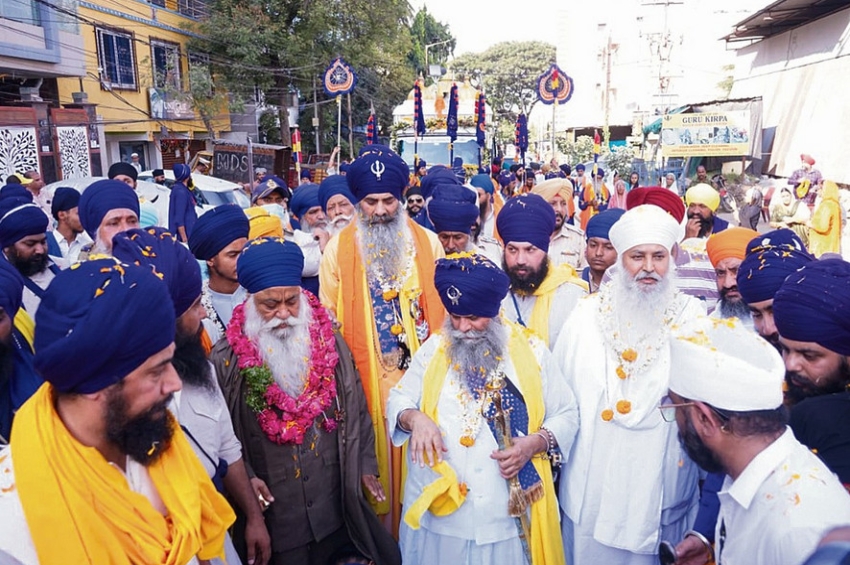 ਫ਼ਤਹਿ ਮਾਰਚ ਦਾ ਹੈਦਰਾਬਾਦ &rsquo;ਚ ਭਰਵਾਂ ਸਵਾਗਤ ਸੰਗਤ ਨੂੰ ਗੁਰੂ ਸਾਹਿਬਾਨ ਅਤੇ ਸਿੱਖ ਜਰਨੈਲਾਂ ਦੇ ਸ਼ਸਤਰਾਂ ਦੇ ਦਰਸ਼ਨ ਕਰਵਾਏ