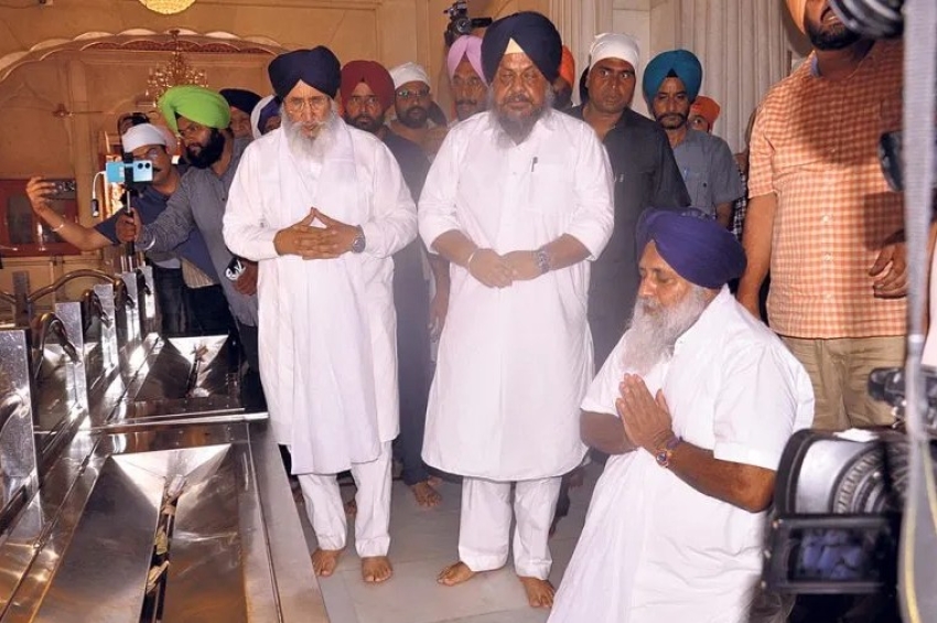 ਸੁਖਬੀਰ ਨੇ ਅਕਾਲ ਤਖ਼ਤ &rsquo;ਤੇ ਖਿਮਾ ਯਾਚਨਾ ਦਾ ਪੱਤਰ ਸੌਂਪਿਆ