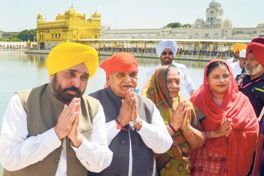 ਰਾਜਪਾਲ ਅਤੇ ਮੁੱਖ ਮੰਤਰੀ ਹਰਿਮੰਦਰ ਸਾਹਿਬ &rsquo;ਚ ਨਤਮਸਤਕ