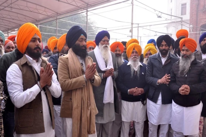 &lsquo;ਵਾਰਸ ਪੰਜਾਬ ਦੇ&rsquo; ਦੇ ਆਗੂ ਹਰਿਮੰਦਰ ਸਾਹਿਬ ਨਤਮਸਤਕ
