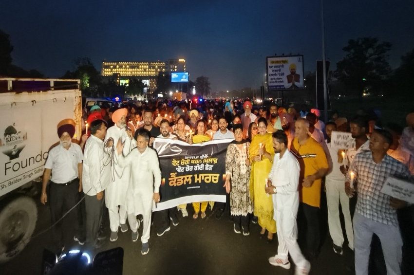 ਵੋਟ ਚੋਰੀ: ਪੰਜਾਬ ਕਾਂਗਰਸ ਨੇ ਭਾਜਪਾ ਸਰਕਾਰ ਖ਼ਿਲਾਫ਼ ਮੁਹਾਲੀ &rsquo;ਚ ਕੱਢਿਆ ਕੈਂਡਲ ਮਾਰਚ